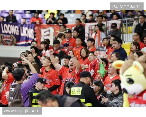 海法与亚特兰大激战正酣足球盛宴引发球迷热情高涨 海法与亚特兰大激战正酣足球盛宴引发球迷热情高涨